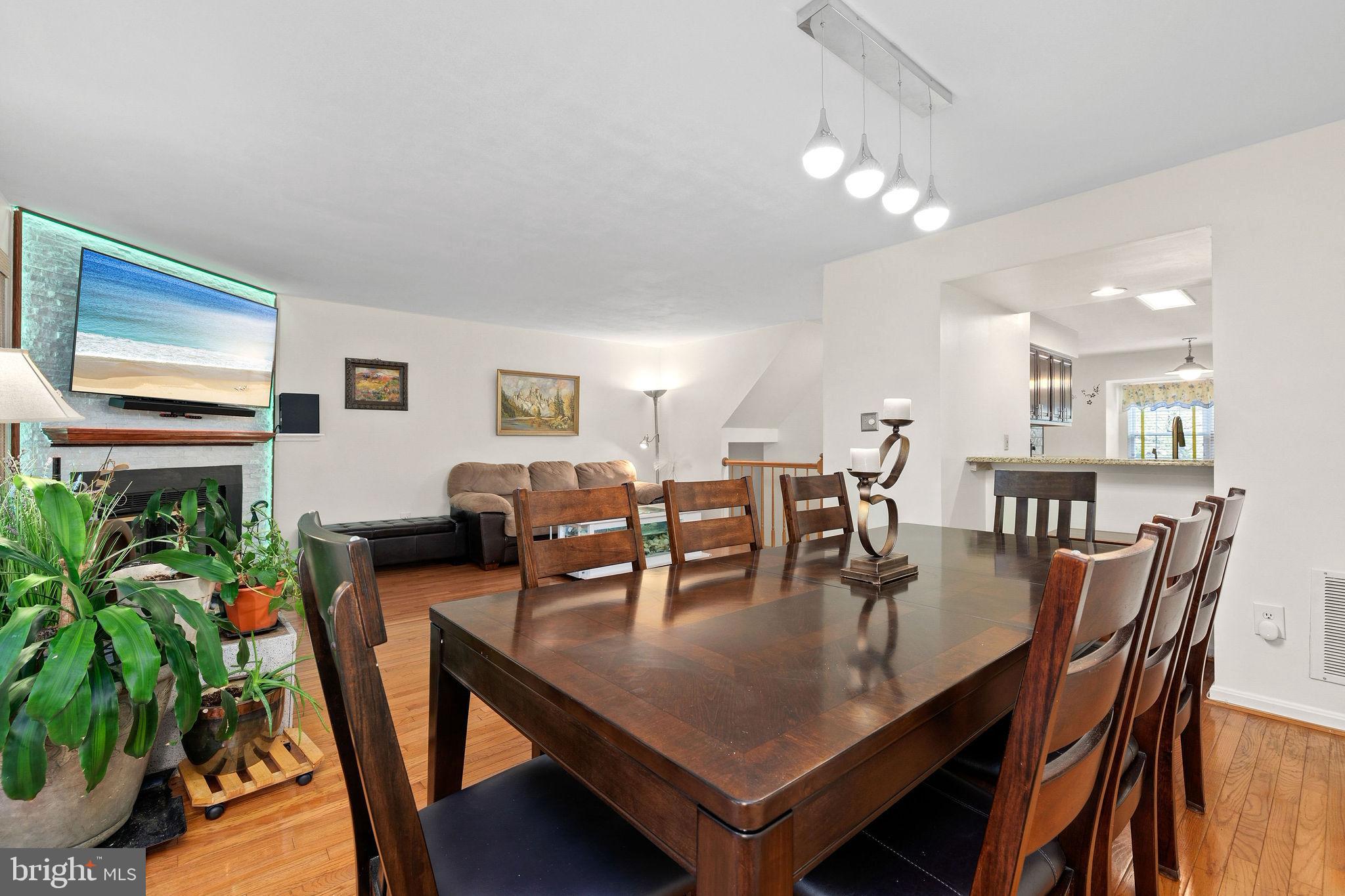 WOODLAND HILLS - Residential