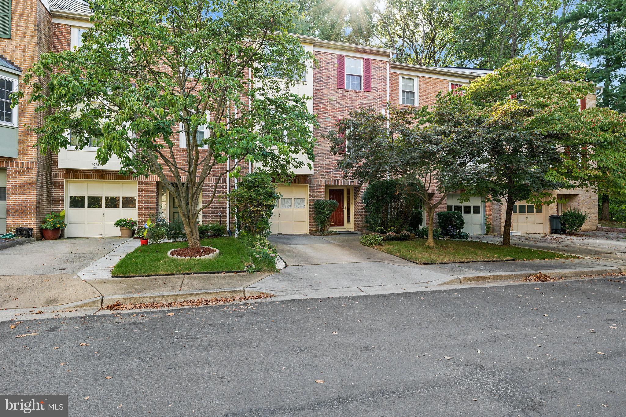 WOODLAND HILLS - Residential