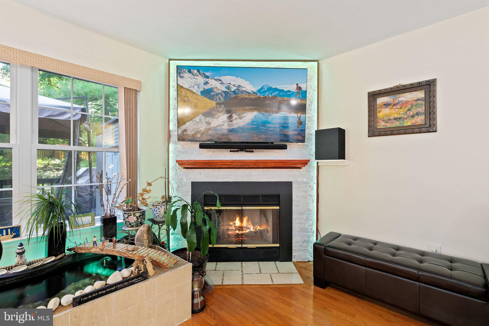 WOODLAND HILLS - Residential