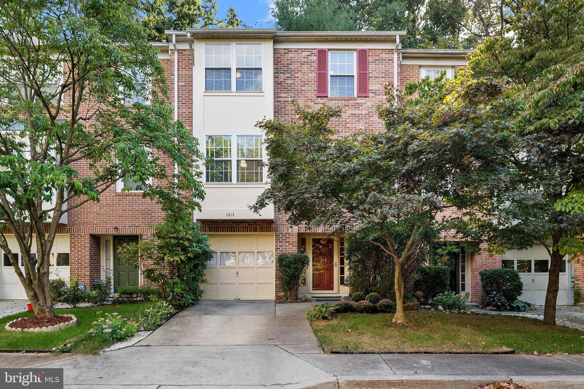 WOODLAND HILLS - Residential