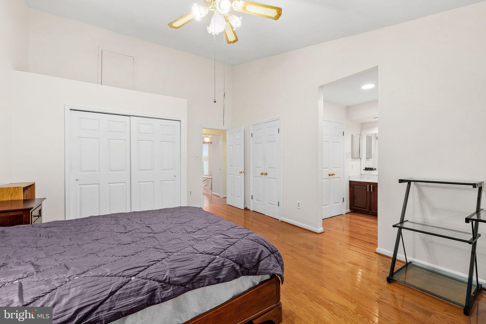 WOODLAND HILLS - Residential