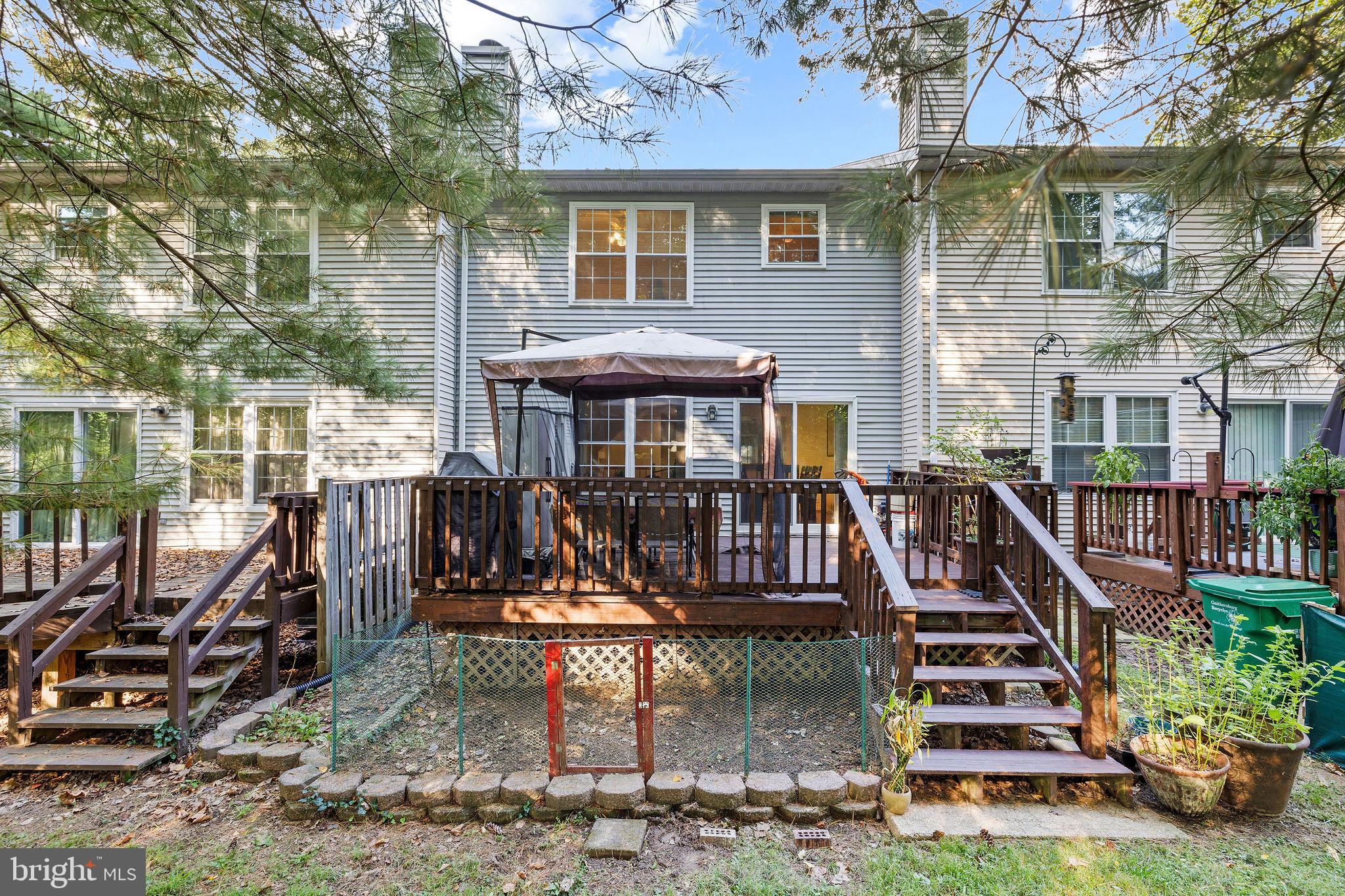 WOODLAND HILLS - Residential