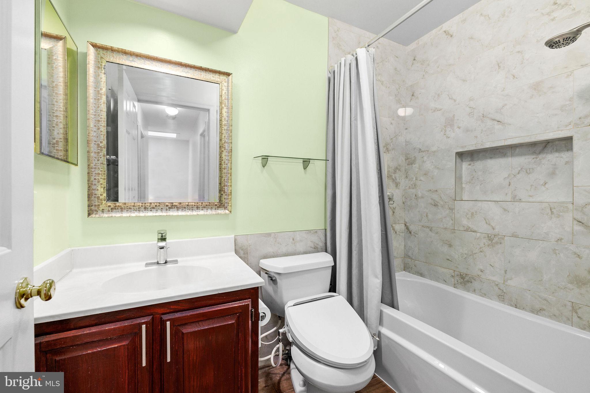 WOODLAND HILLS - Residential