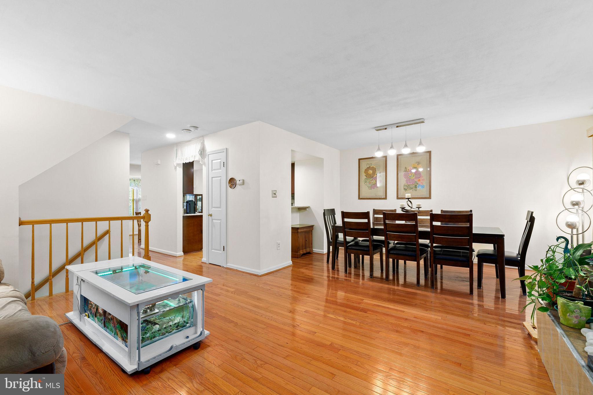 WOODLAND HILLS - Residential