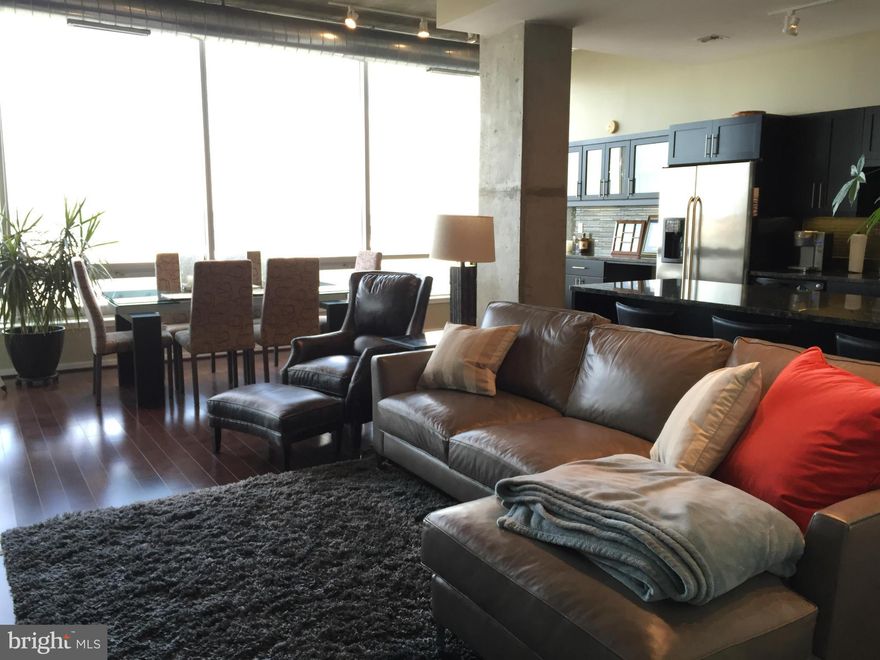 Fantastic water views from 9 floors up !!  Spacious 1 bedroom / 1.5 bath condominium in one of Baltimore's most popular buildings.  Incredible amenities including 24 front desk staff, secured parking, fitness center, party room and more!  Great location that is close to 95, Under Armor and shopping !!