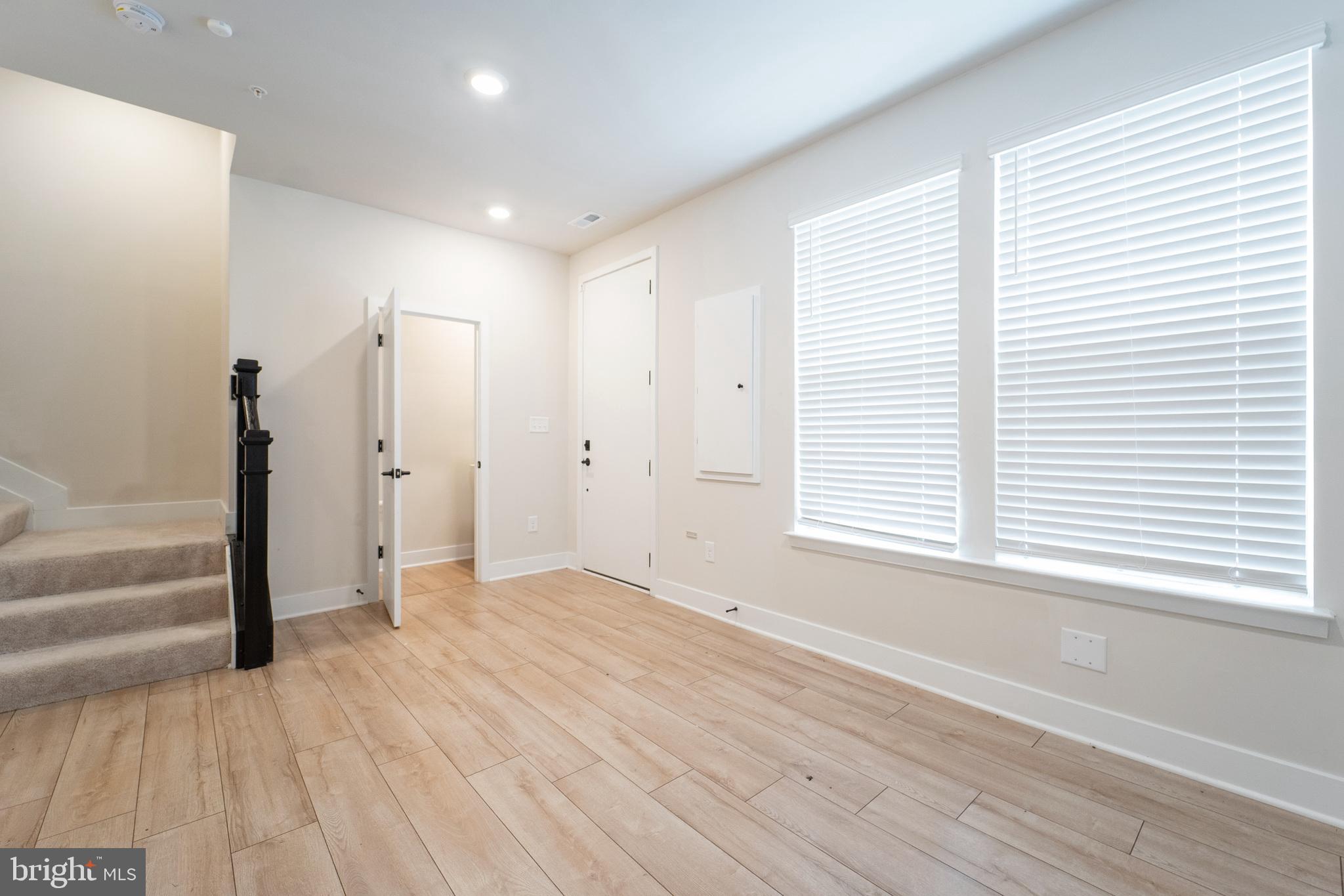 MEDFIELD - Residential