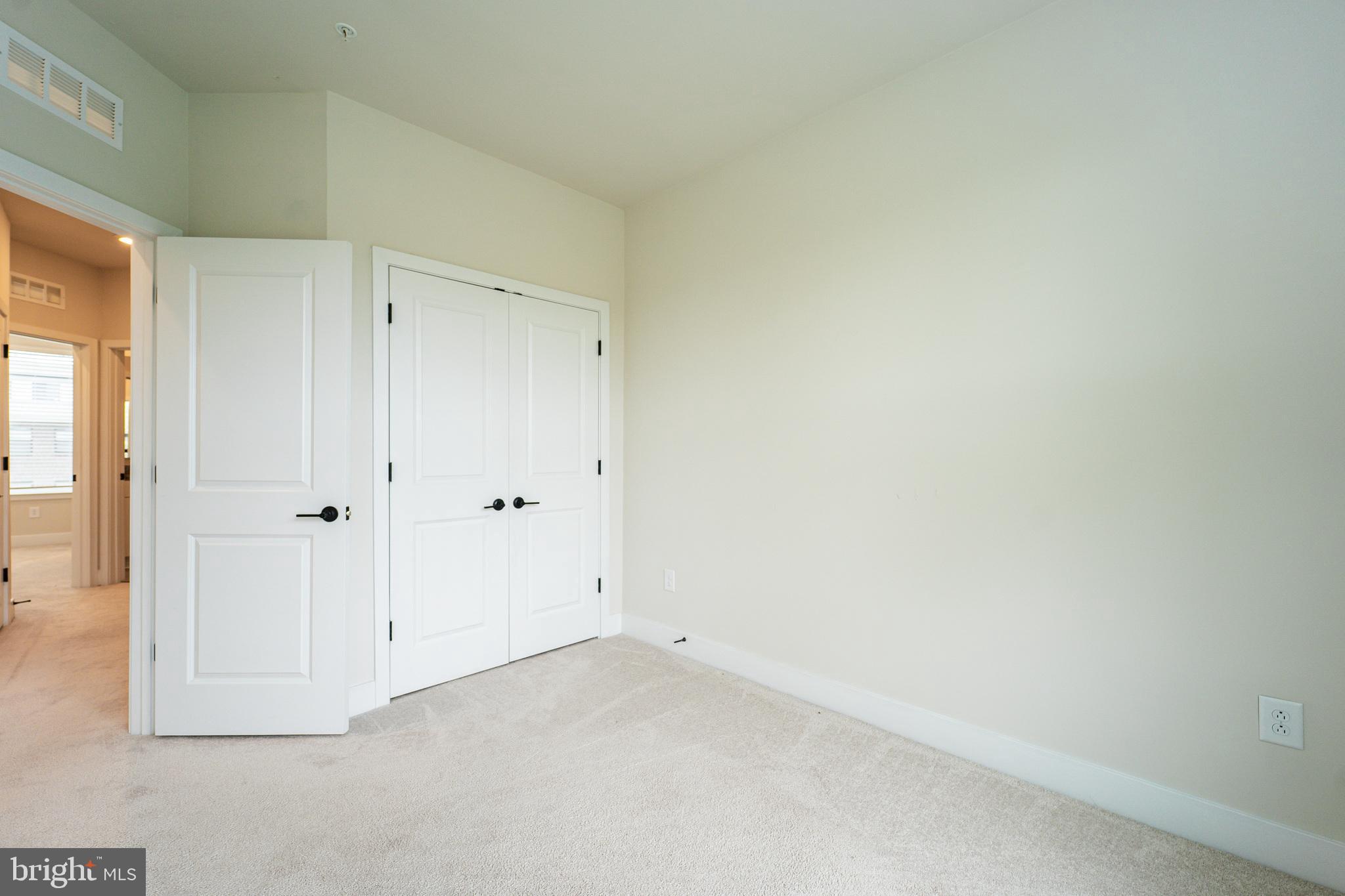 MEDFIELD - Residential
