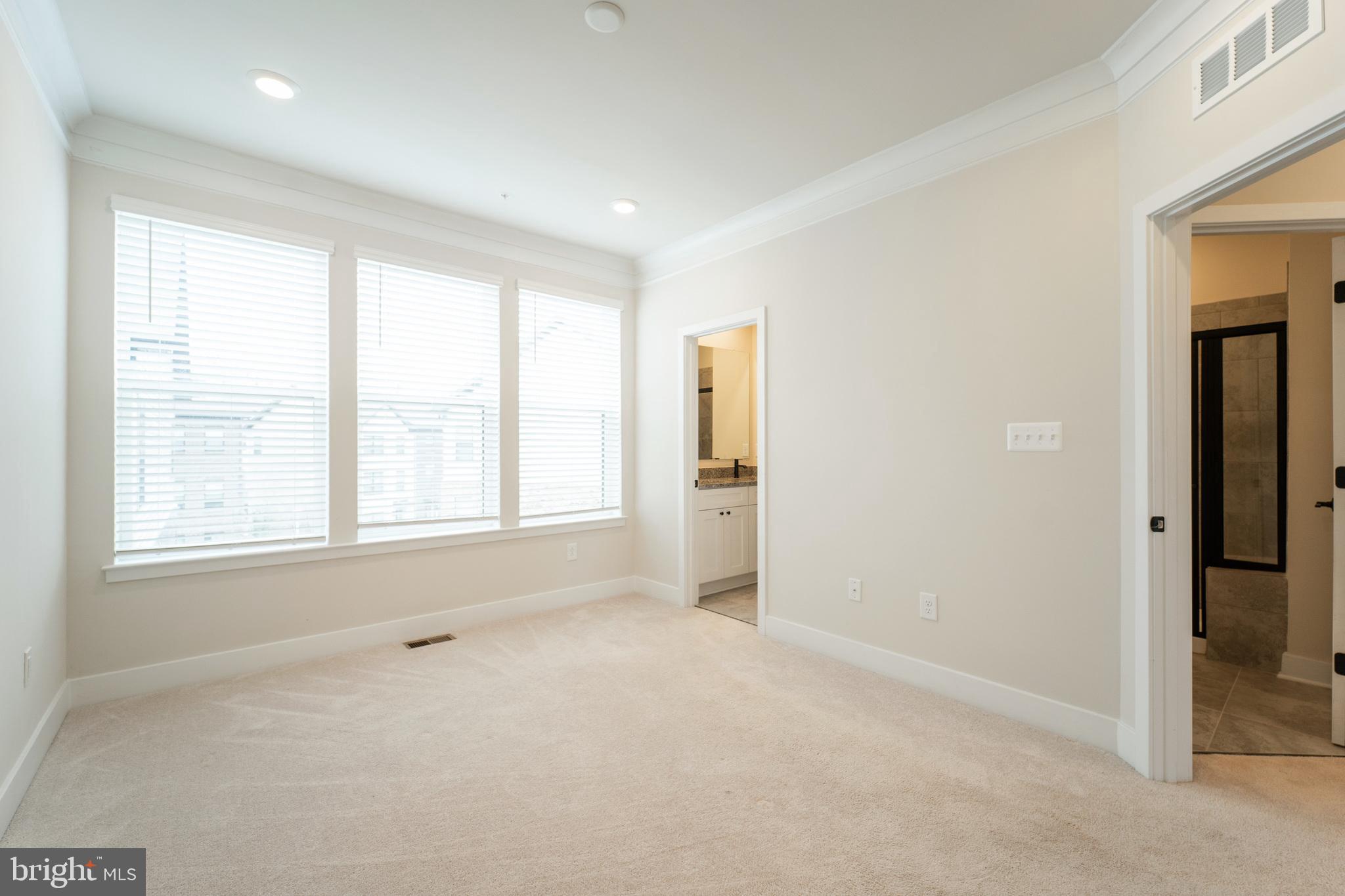 MEDFIELD - Residential