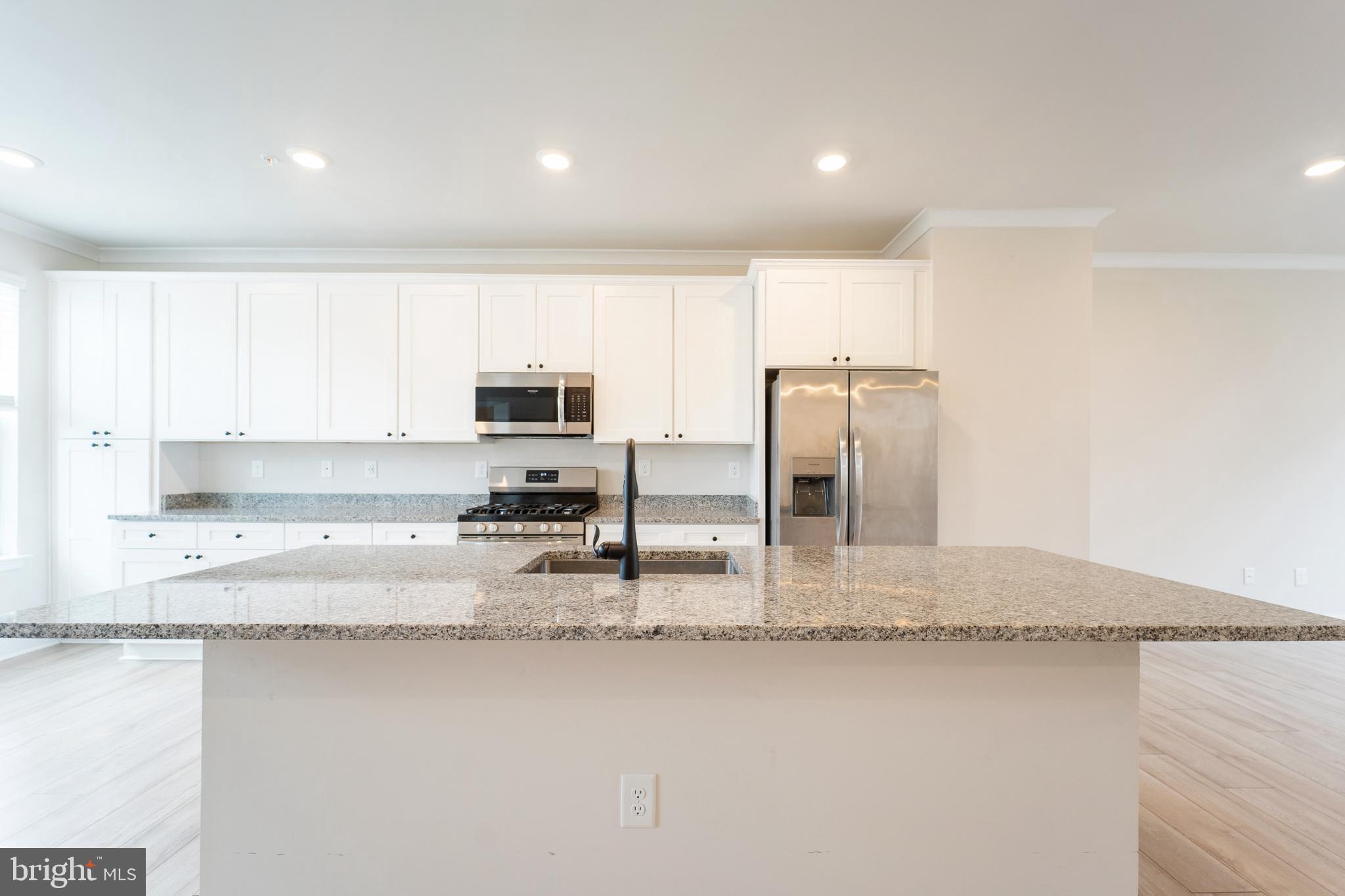 MEDFIELD - Residential