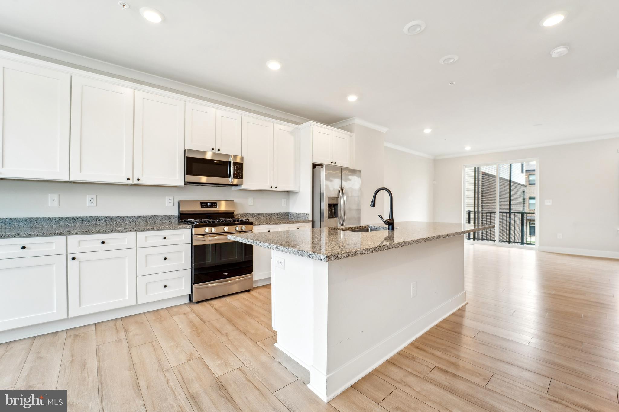 MEDFIELD - Residential