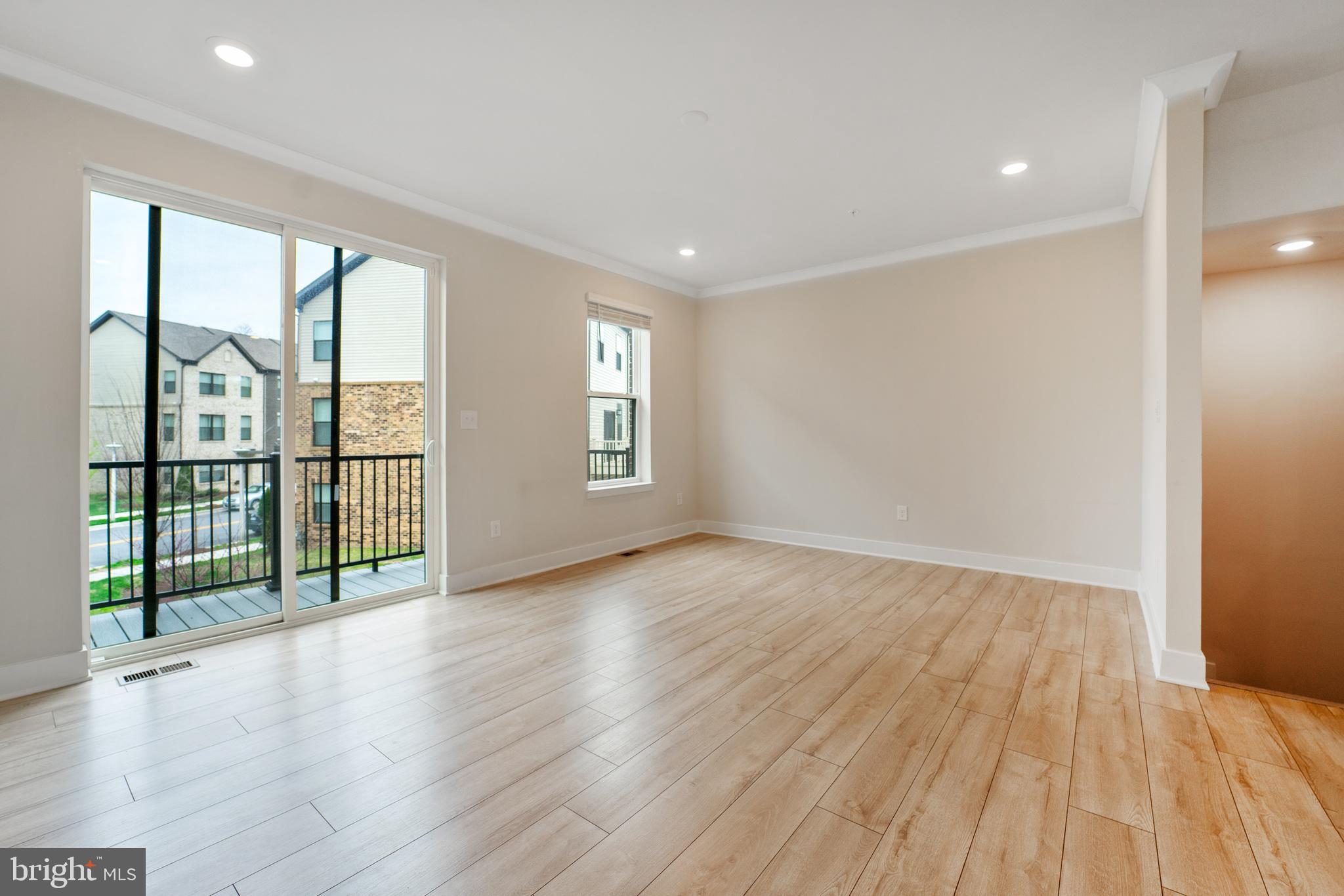 MEDFIELD - Residential