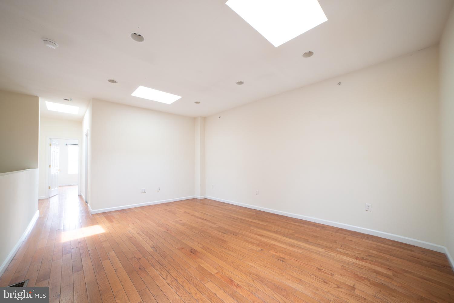 TEMPLE UNIVERSITY - Residential Lease