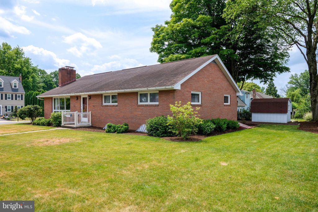 Photo of 704 LOCUST ST, DENVER, PA 17517 (MLS # PALA2035416)