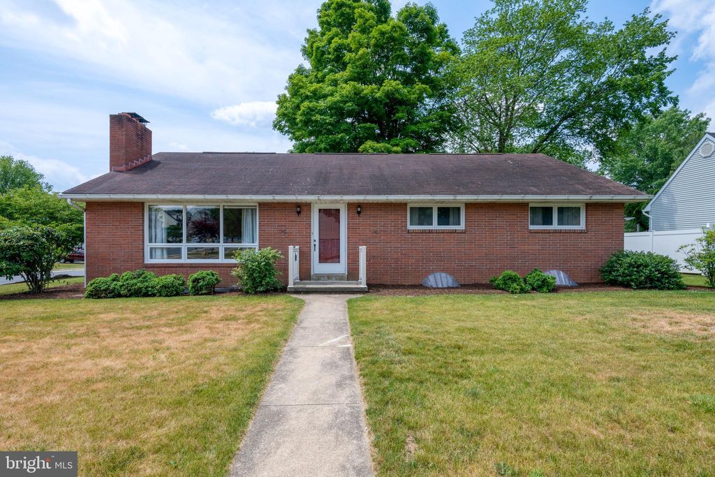 Photo of 704 LOCUST ST, DENVER, PA 17517 (MLS # PALA2035416)
