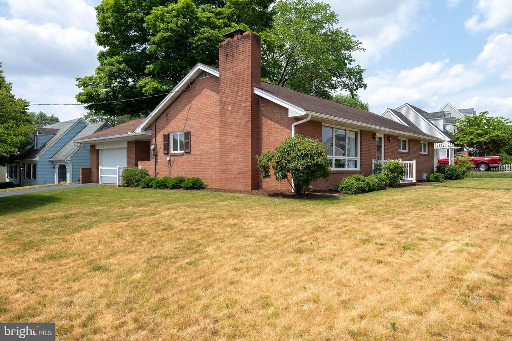 Photo of 704 LOCUST ST, DENVER, PA 17517 (MLS # PALA2035416)