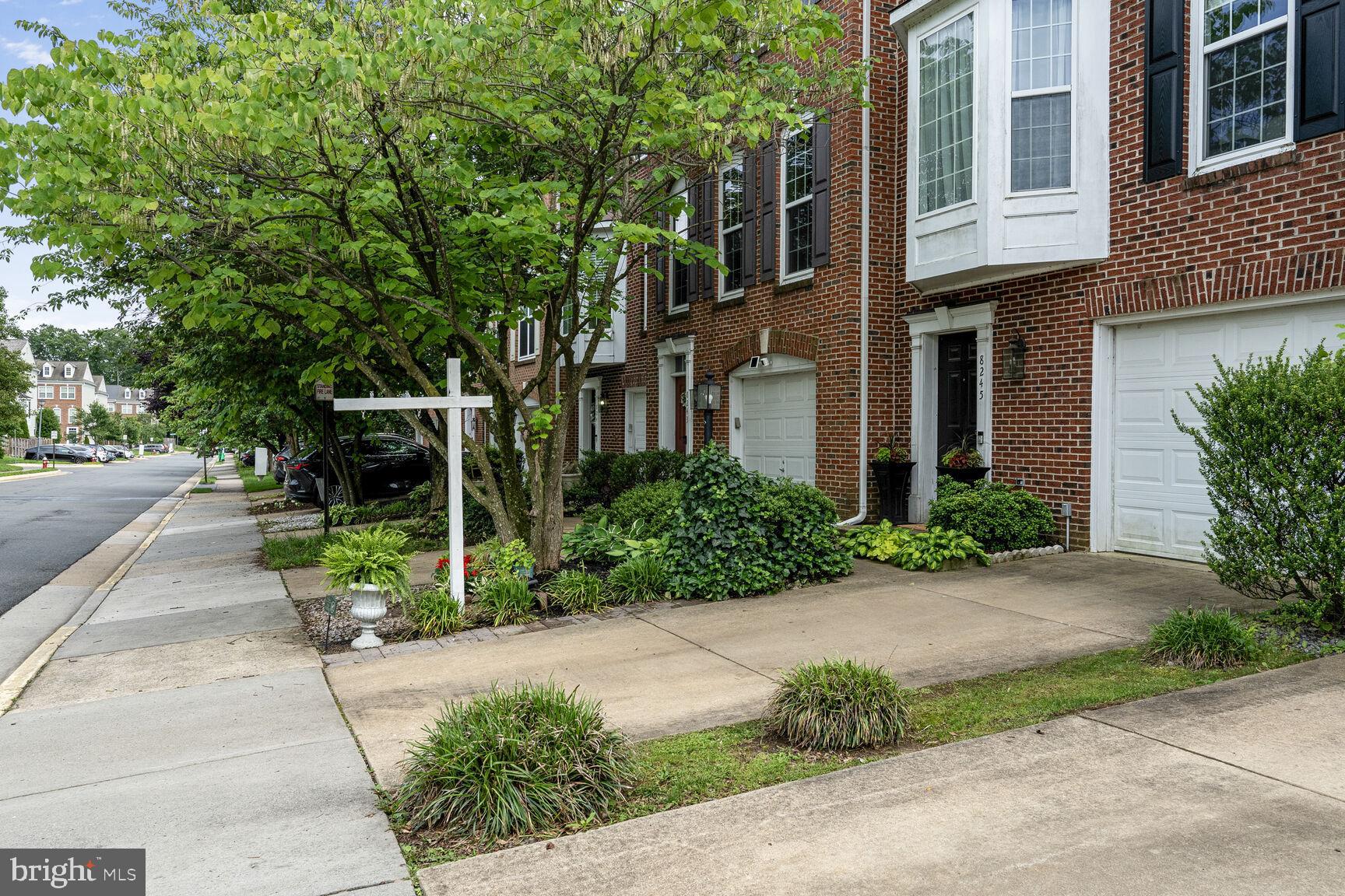 8245 SINGLELEAF LANE