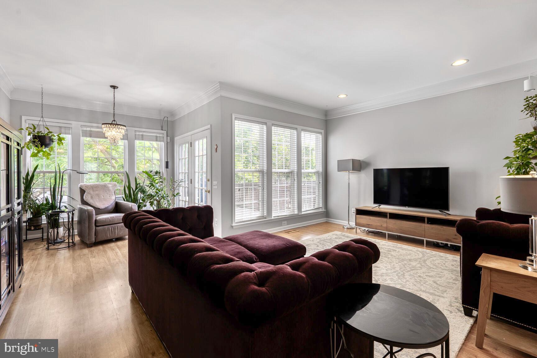 8245 SINGLELEAF LANE