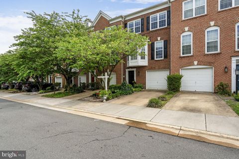 8245 SINGLELEAF LANE LORTON VA 22079