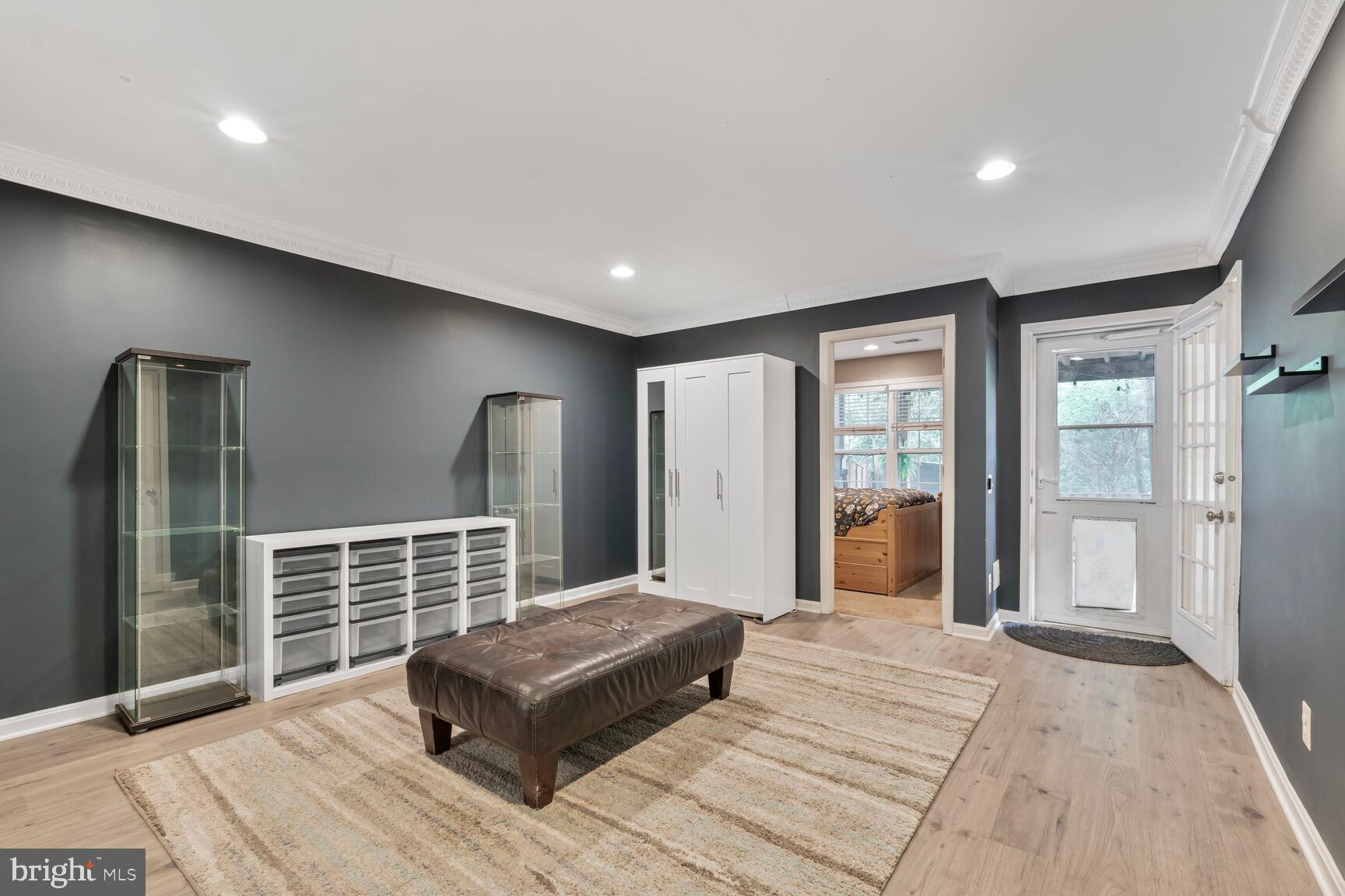 8245 SINGLELEAF LANE
