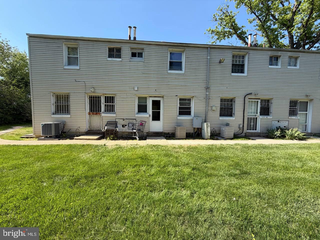 IVERSON SQUARE CONDOMINIUM - Residential
