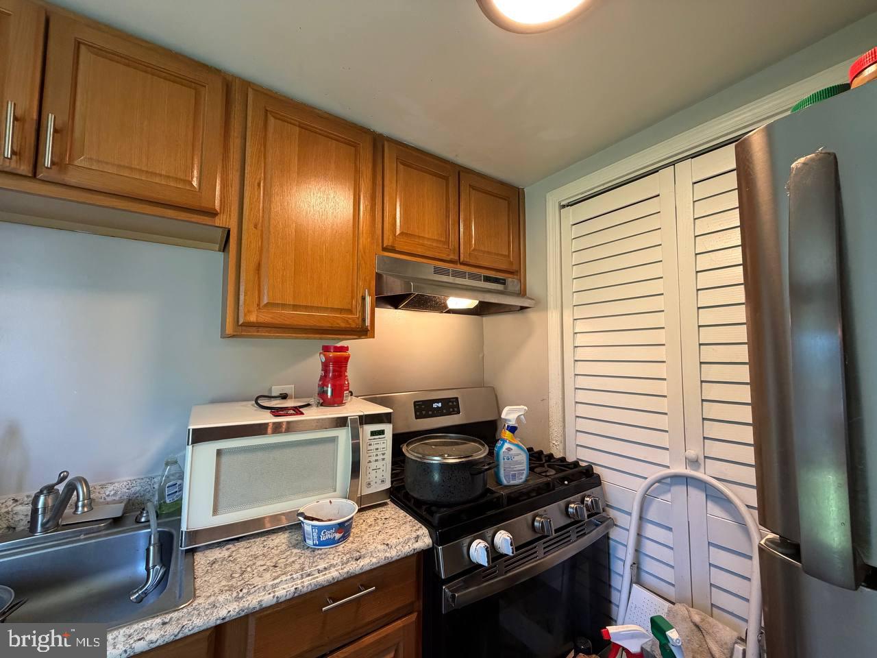 IVERSON SQUARE CONDOMINIUM - Residential