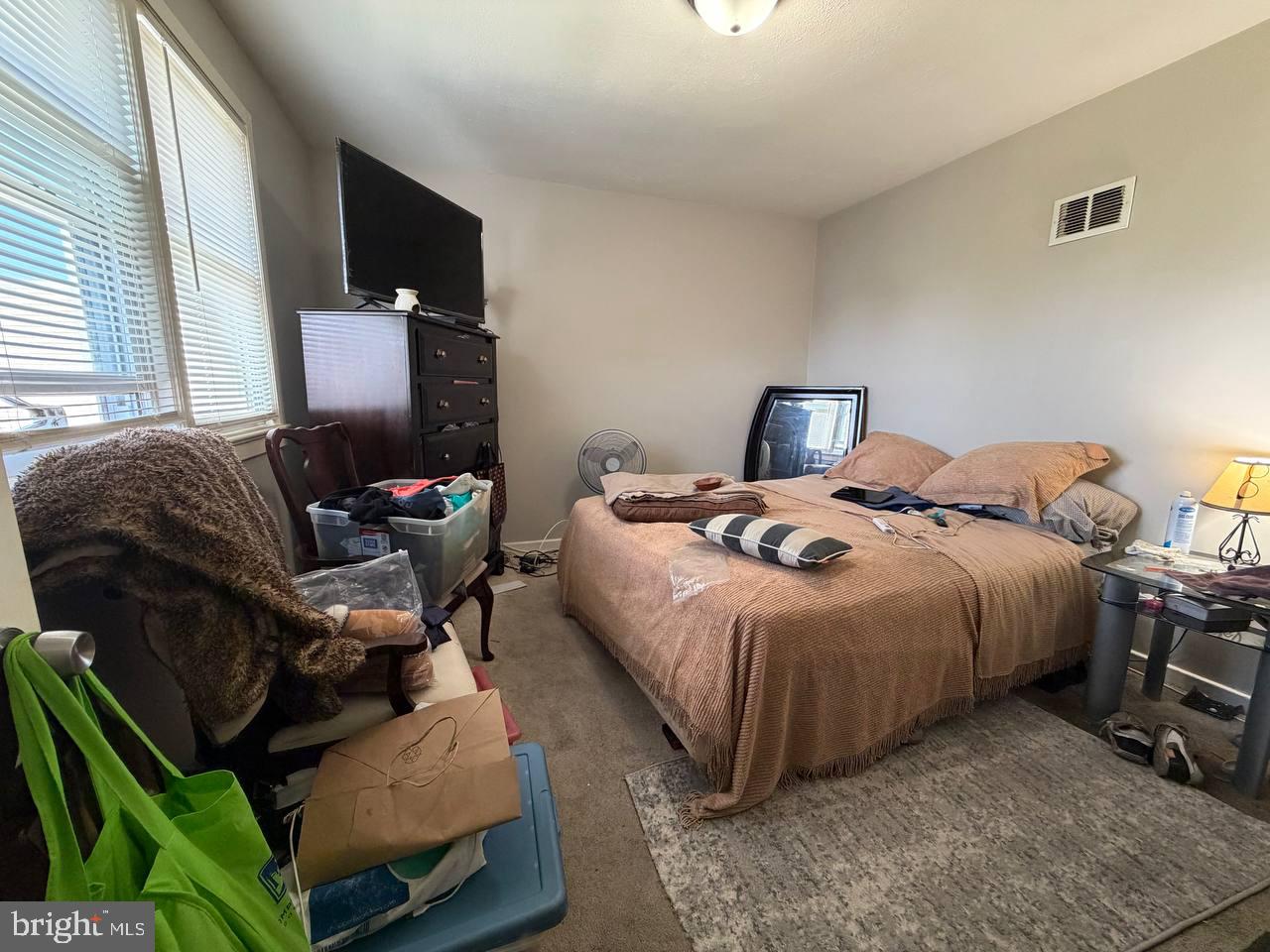 IVERSON SQUARE CONDOMINIUM - Residential