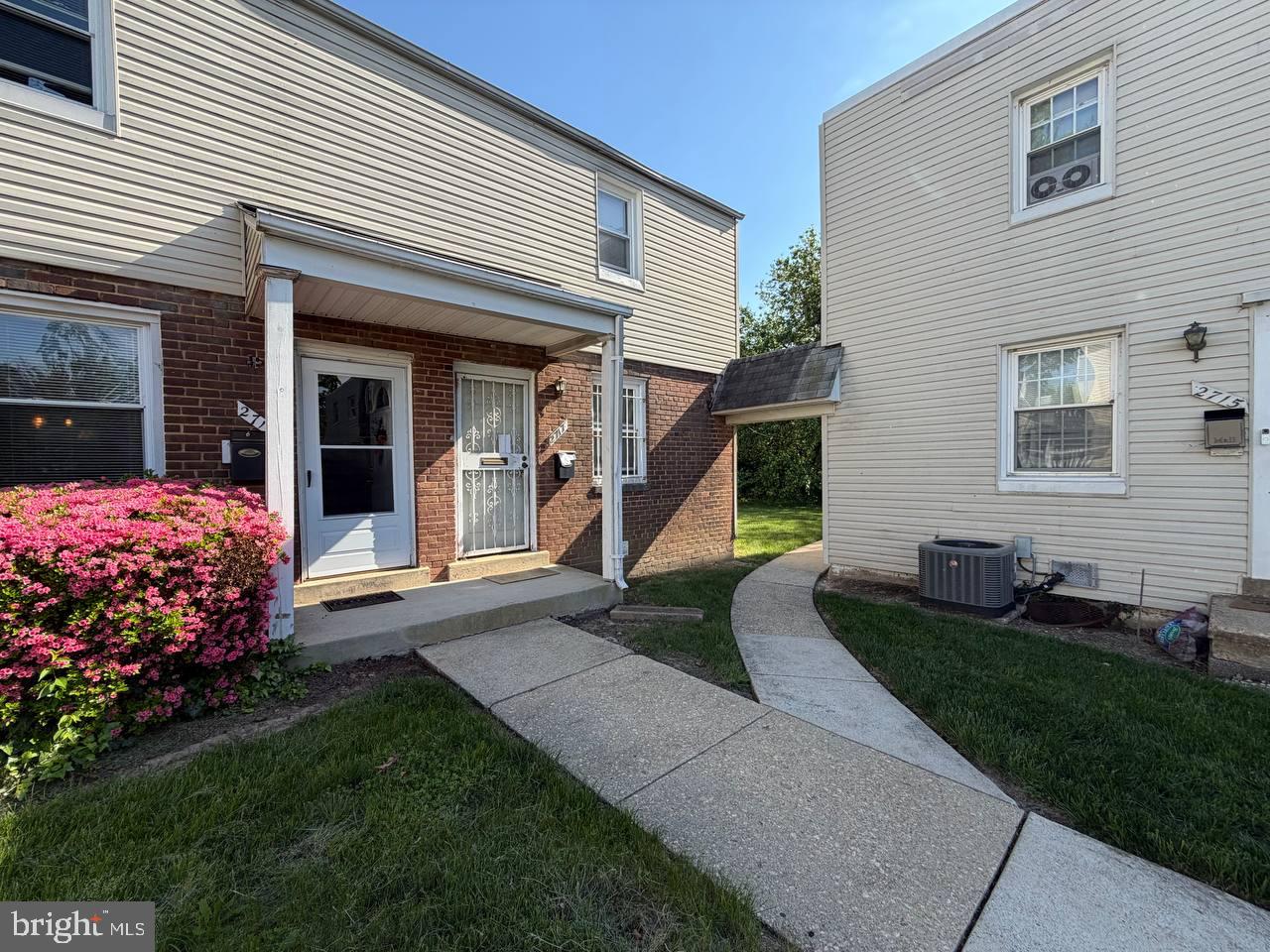 IVERSON SQUARE CONDOMINIUM - Residential