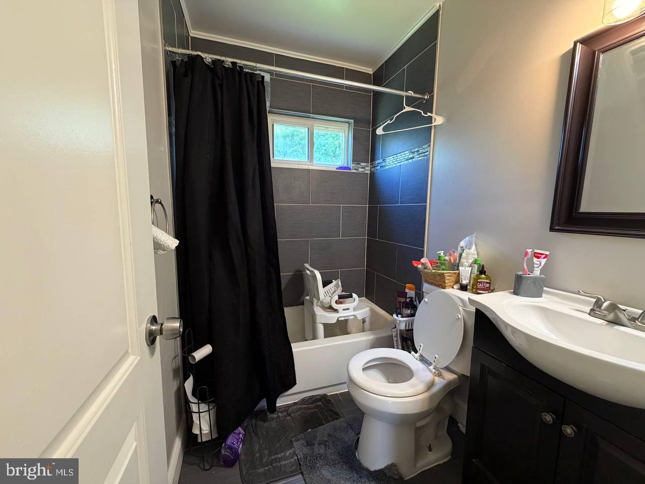 IVERSON SQUARE CONDOMINIUM - Residential