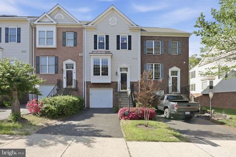 Photo of 9814 Cheshire Ridge Circle, MANASSAS, VA 20110 (MLS # VAPW2114398)