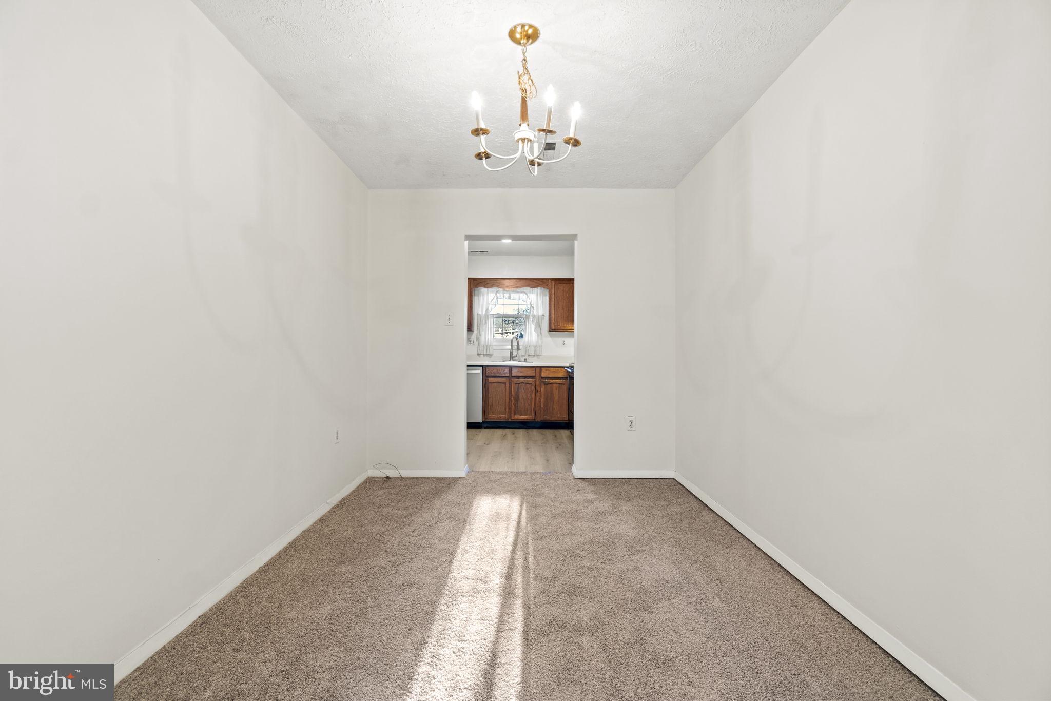 FOUR SEASONS - Residential