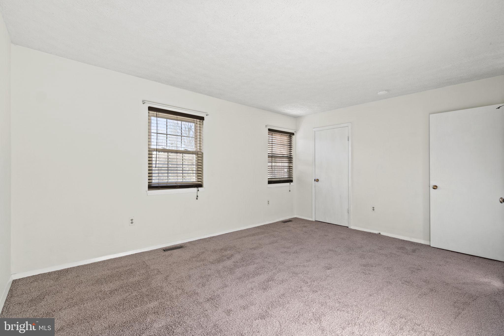 FOUR SEASONS - Residential