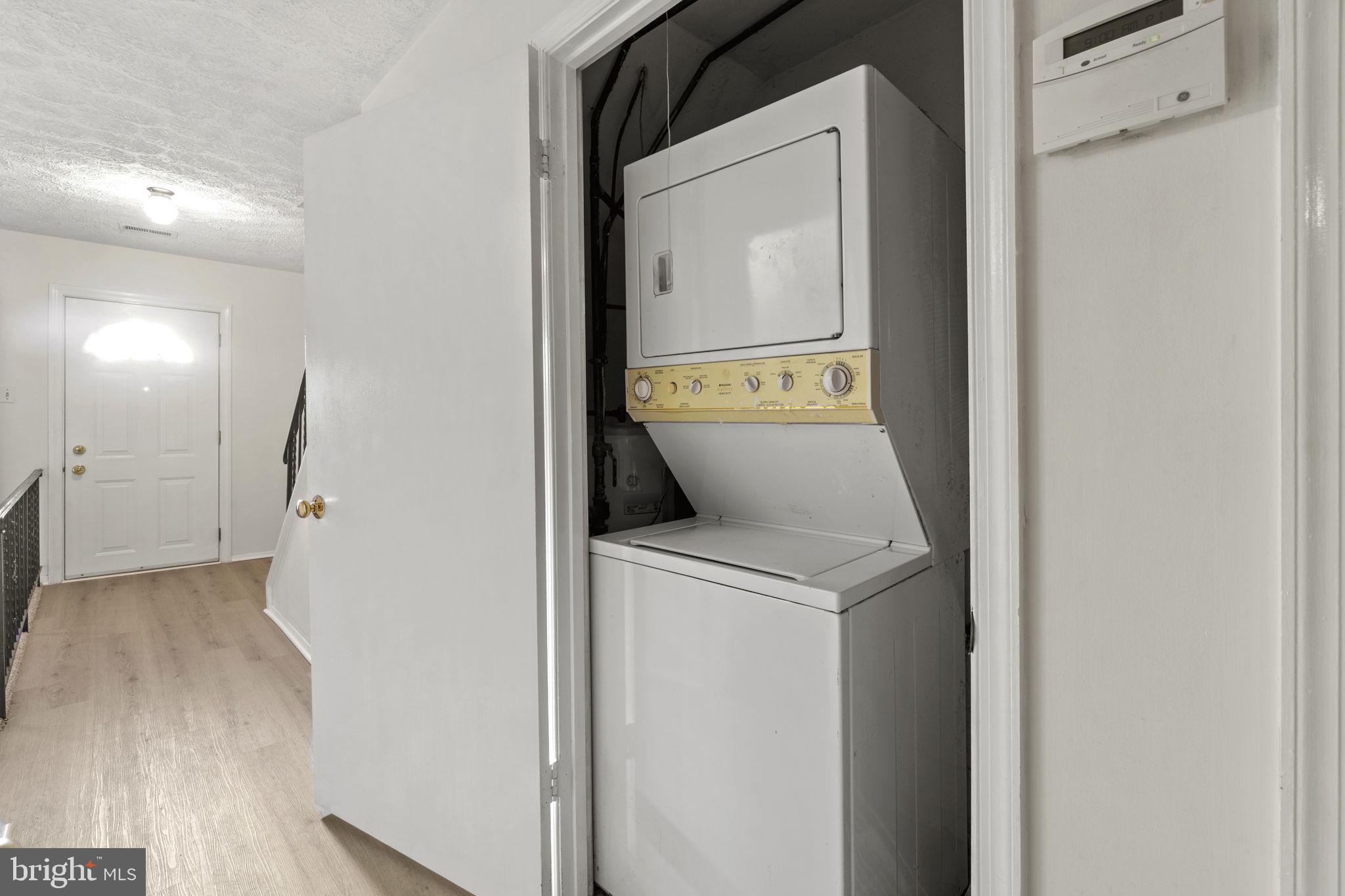 FOUR SEASONS - Residential