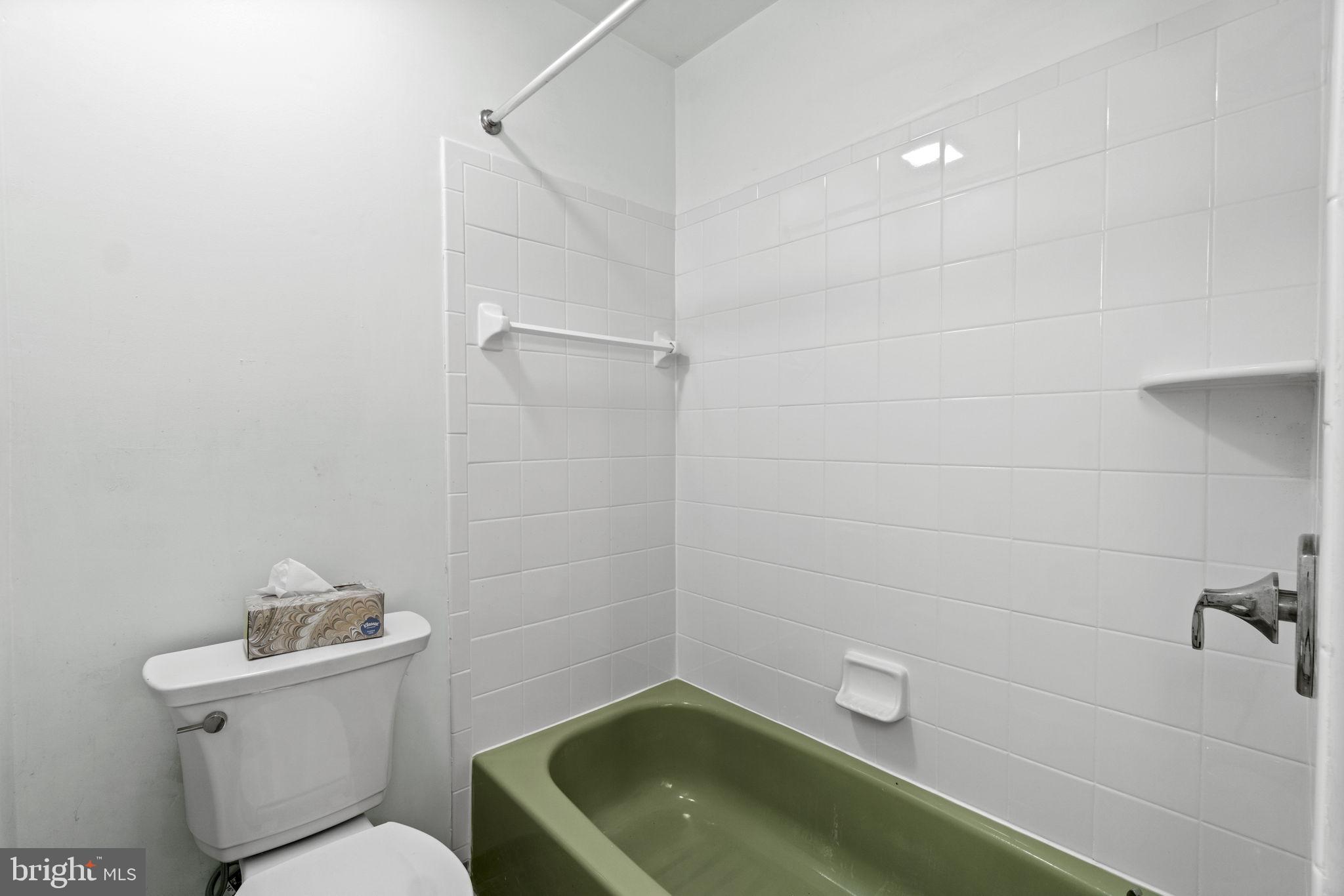 FOUR SEASONS - Residential