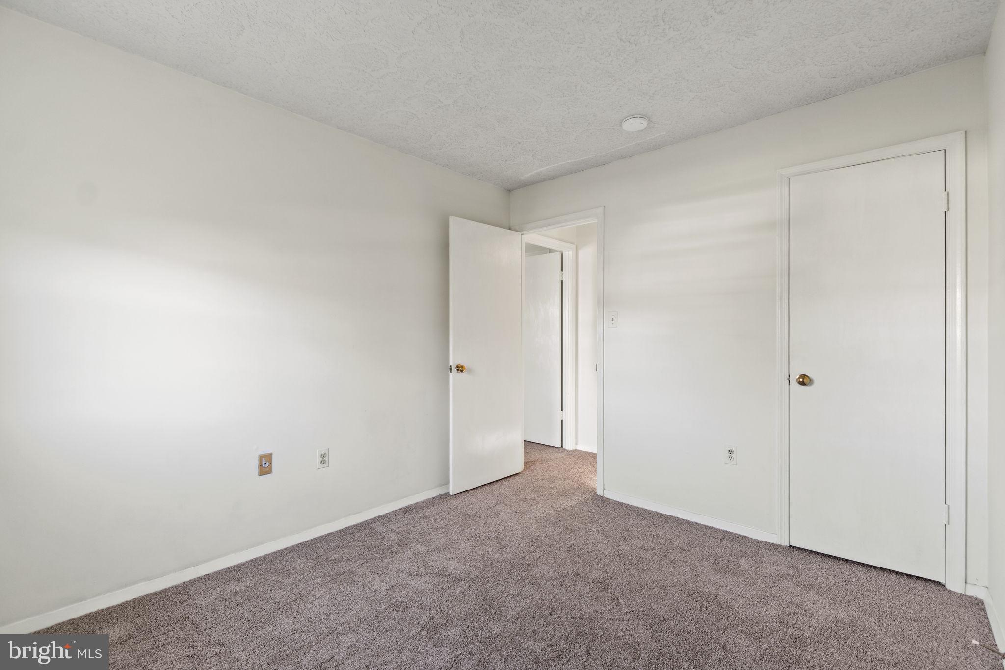 FOUR SEASONS - Residential