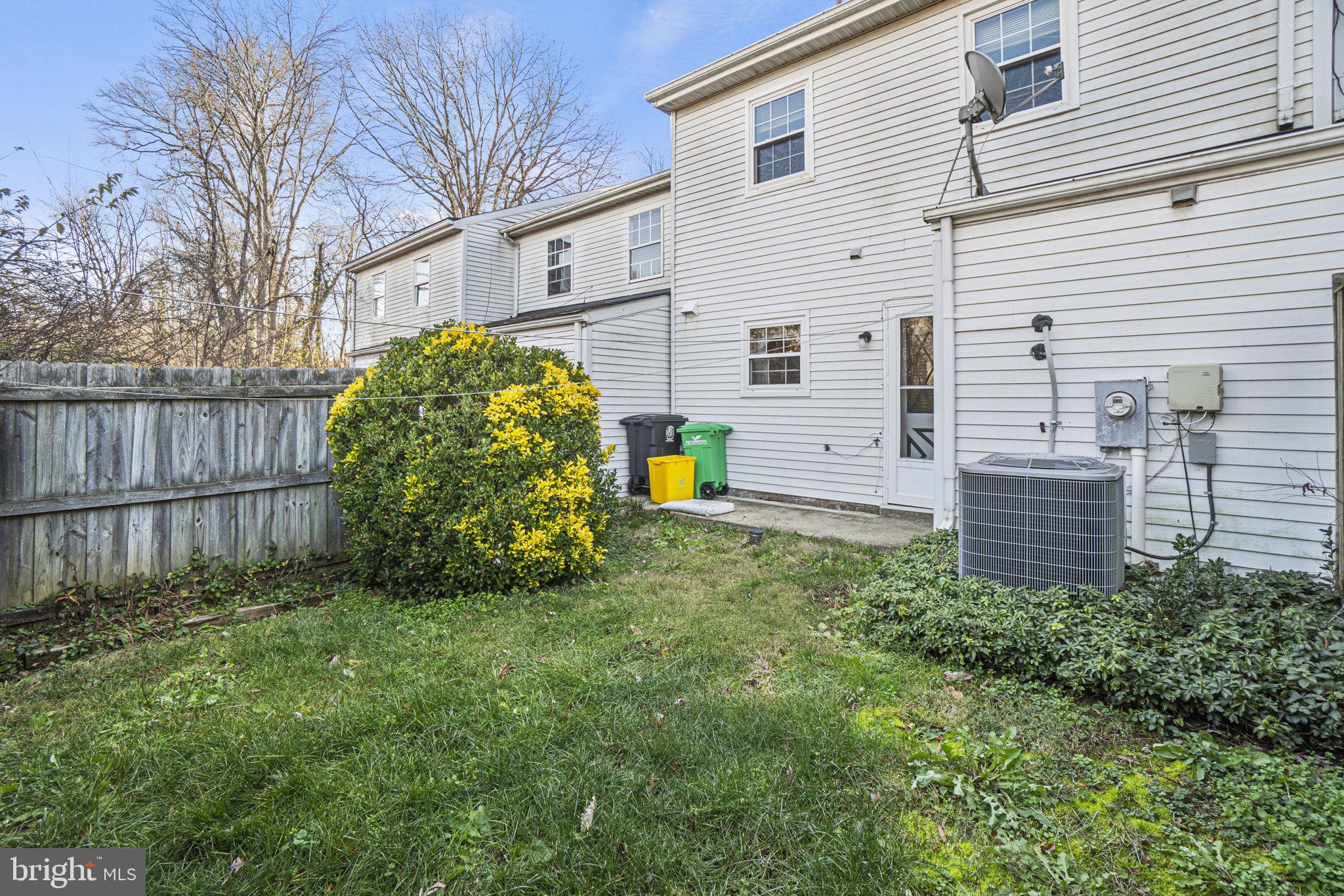 FOUR SEASONS - Residential