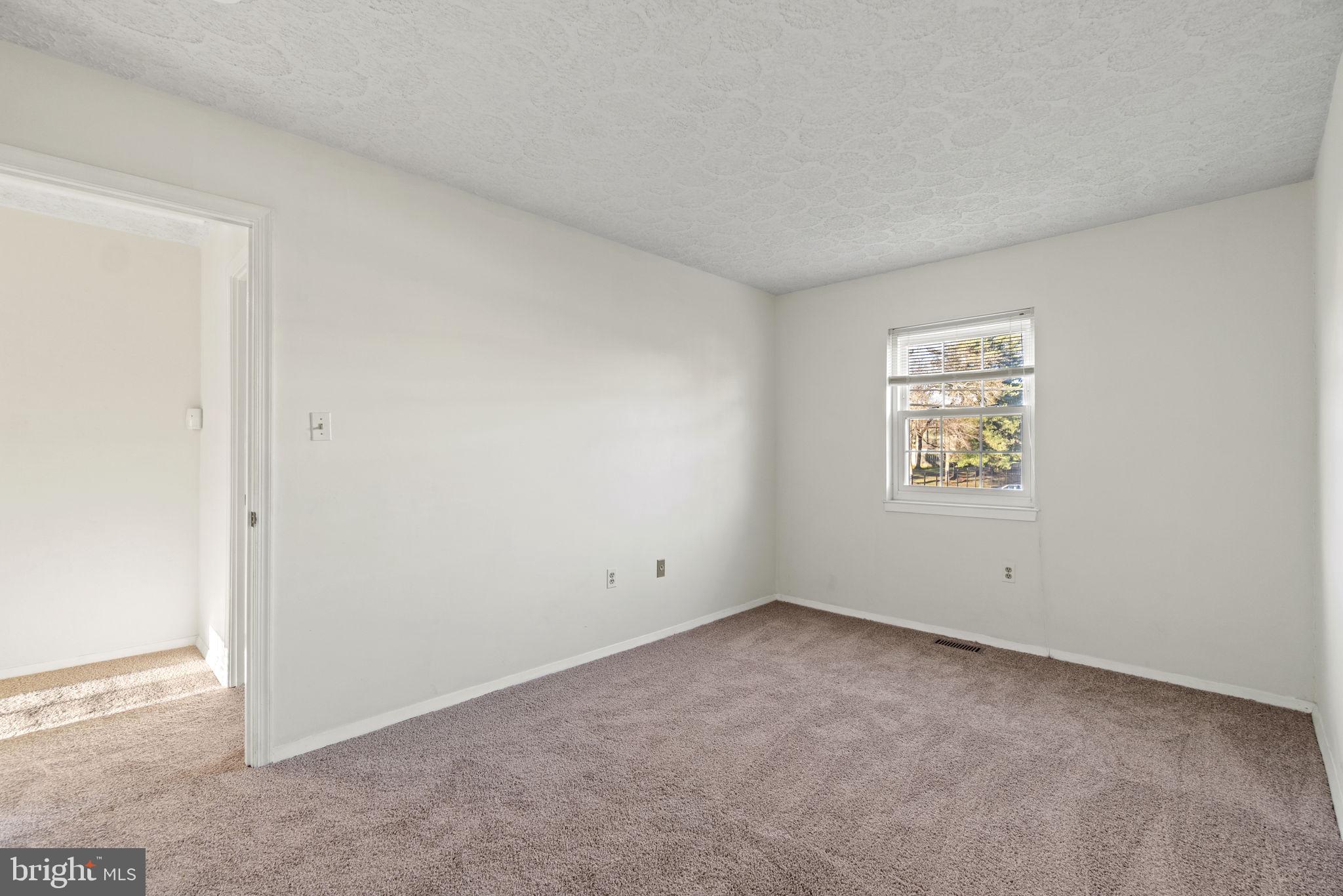 FOUR SEASONS - Residential