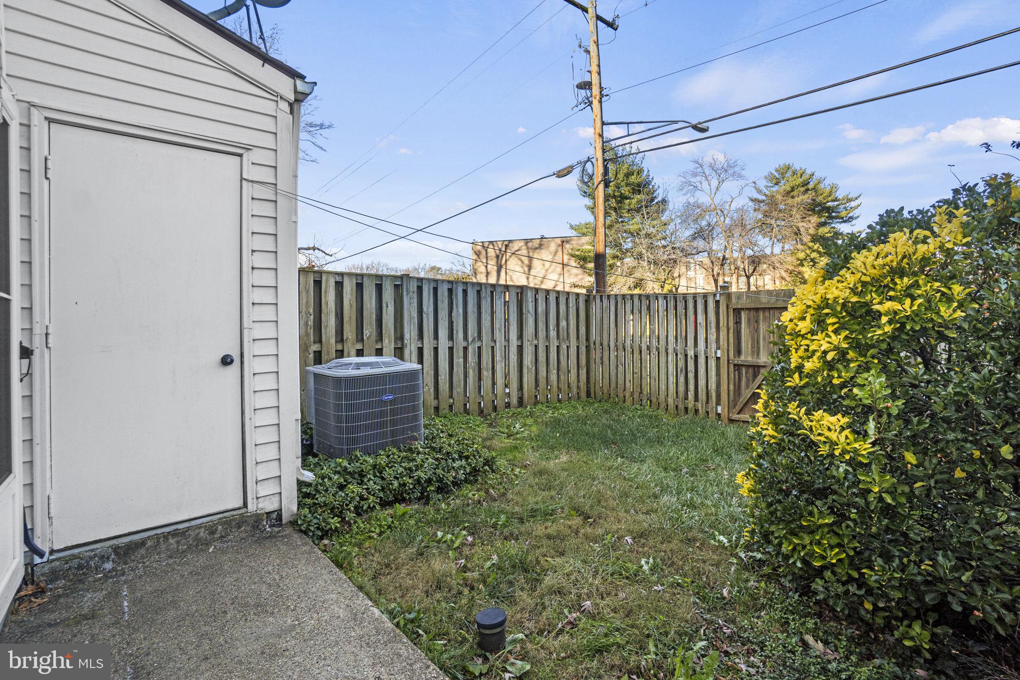 FOUR SEASONS - Residential