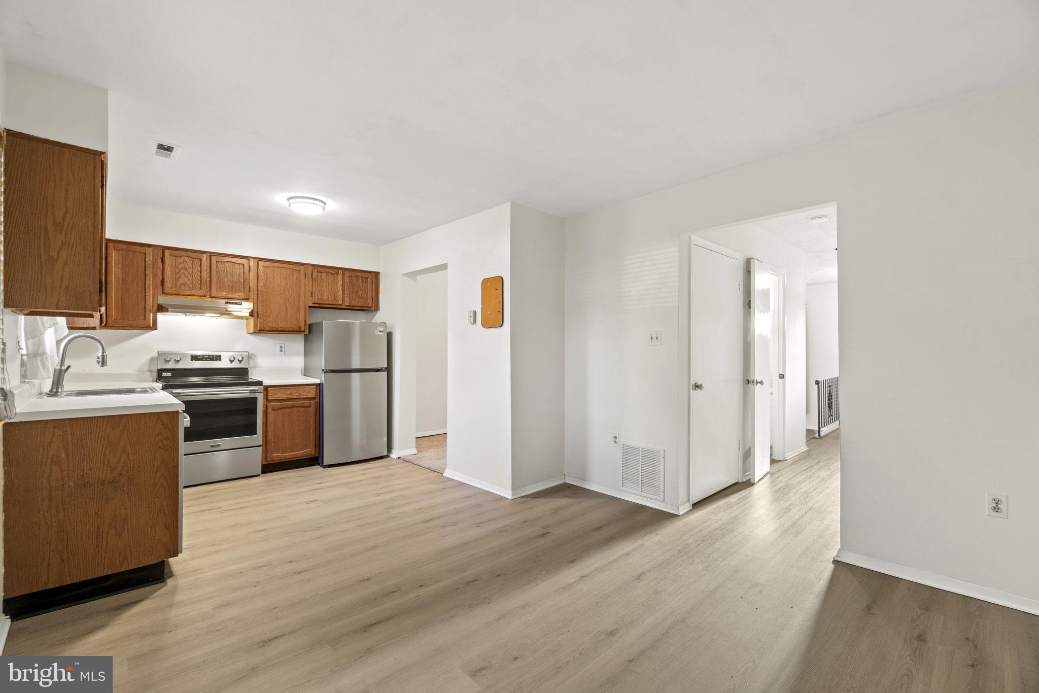 FOUR SEASONS - Residential