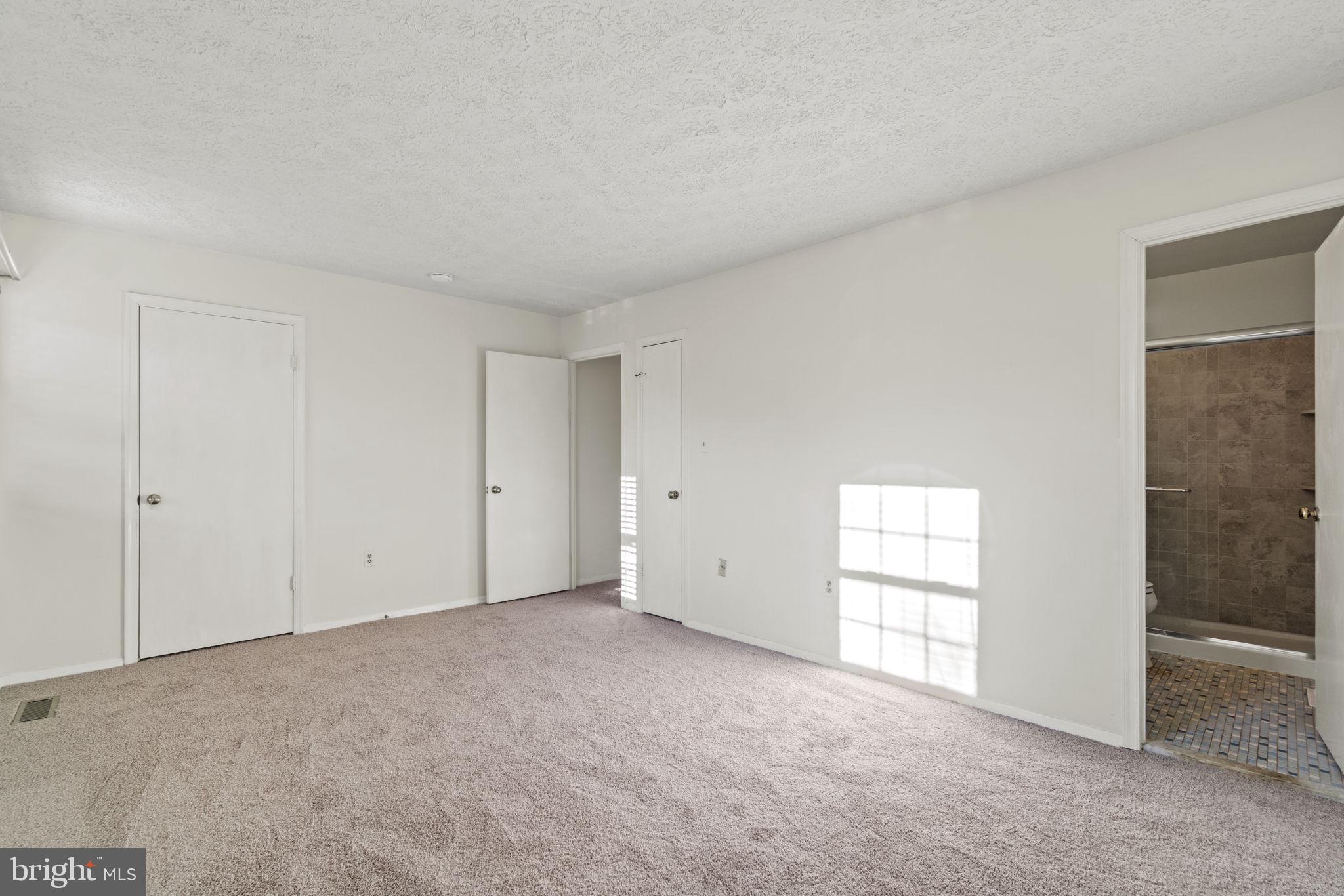 FOUR SEASONS - Residential