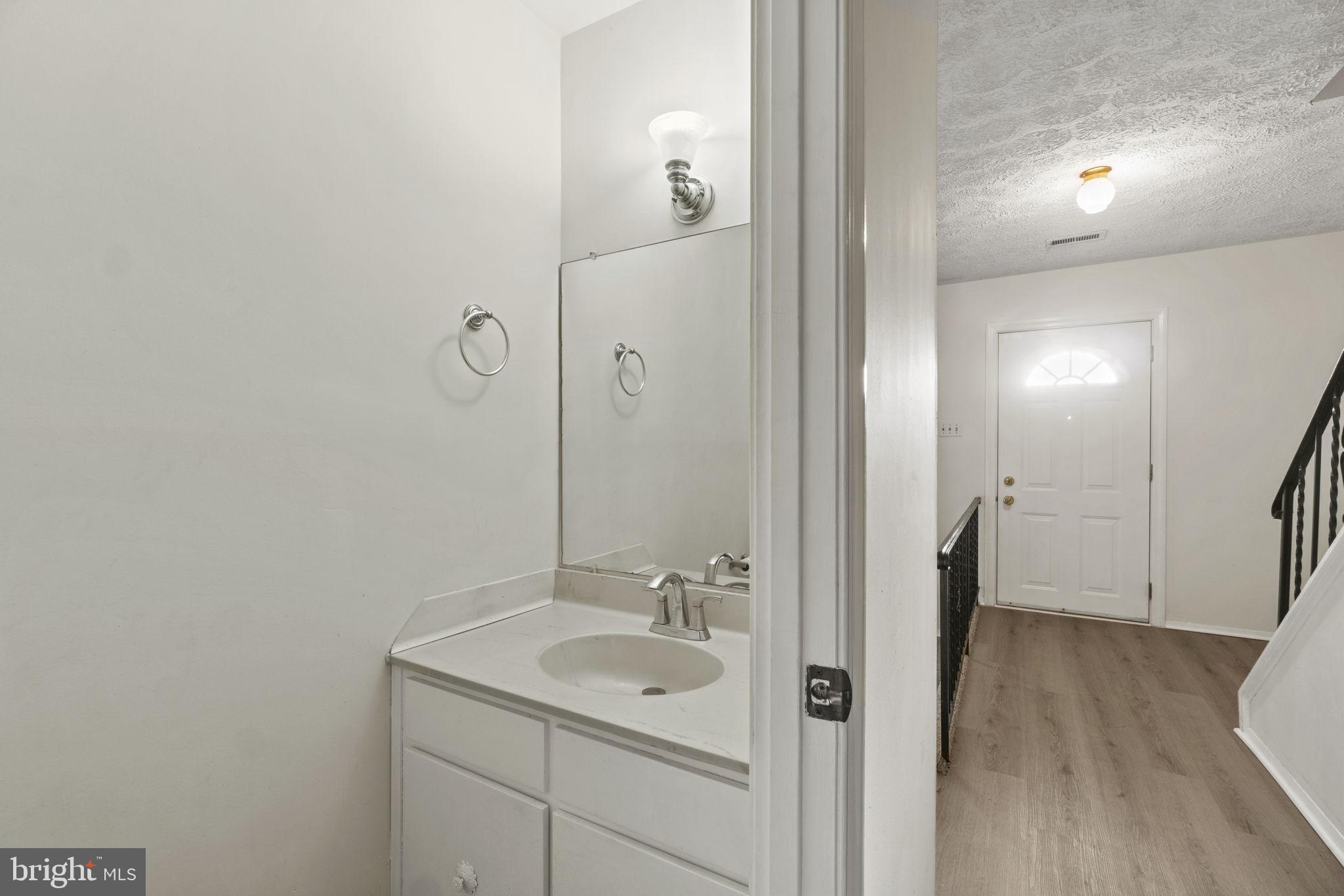 FOUR SEASONS - Residential