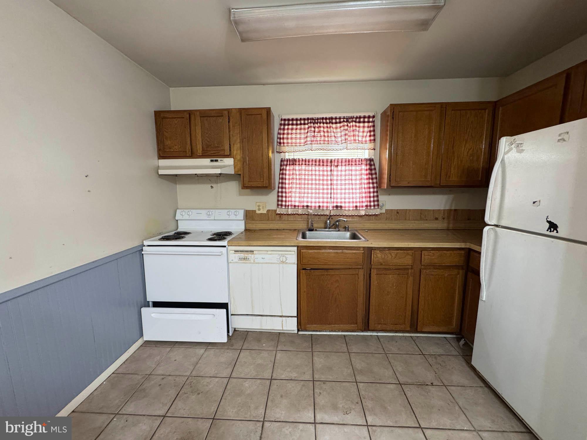 10201 LE FEVRE DRIVE