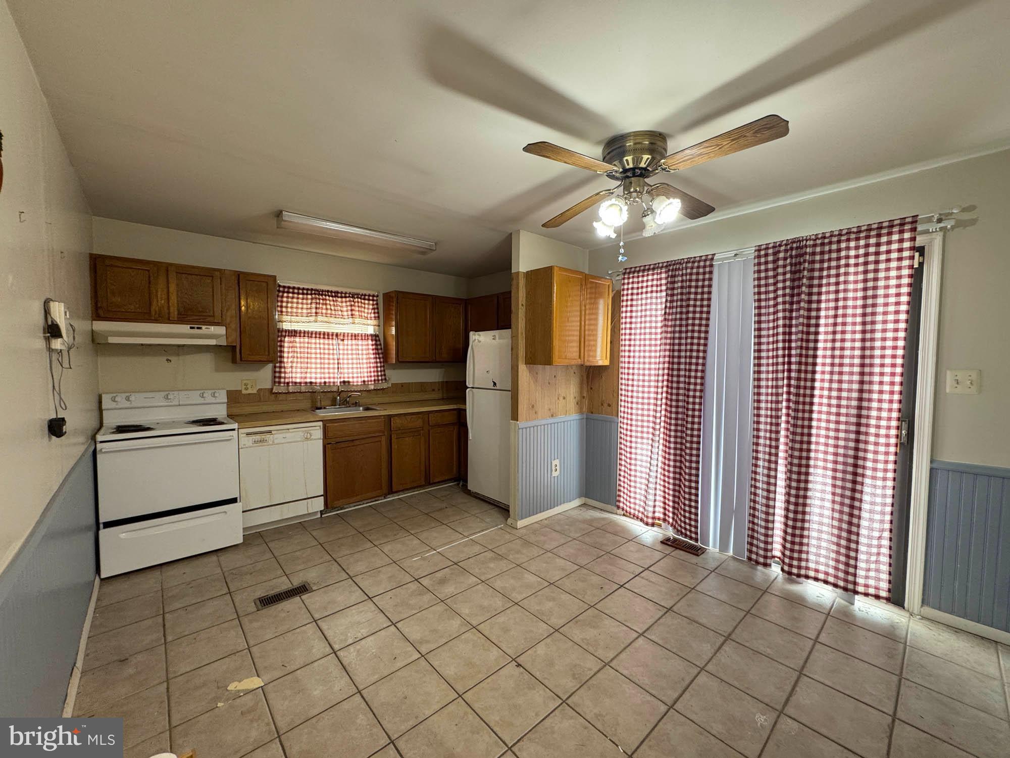 10201 LE FEVRE DRIVE