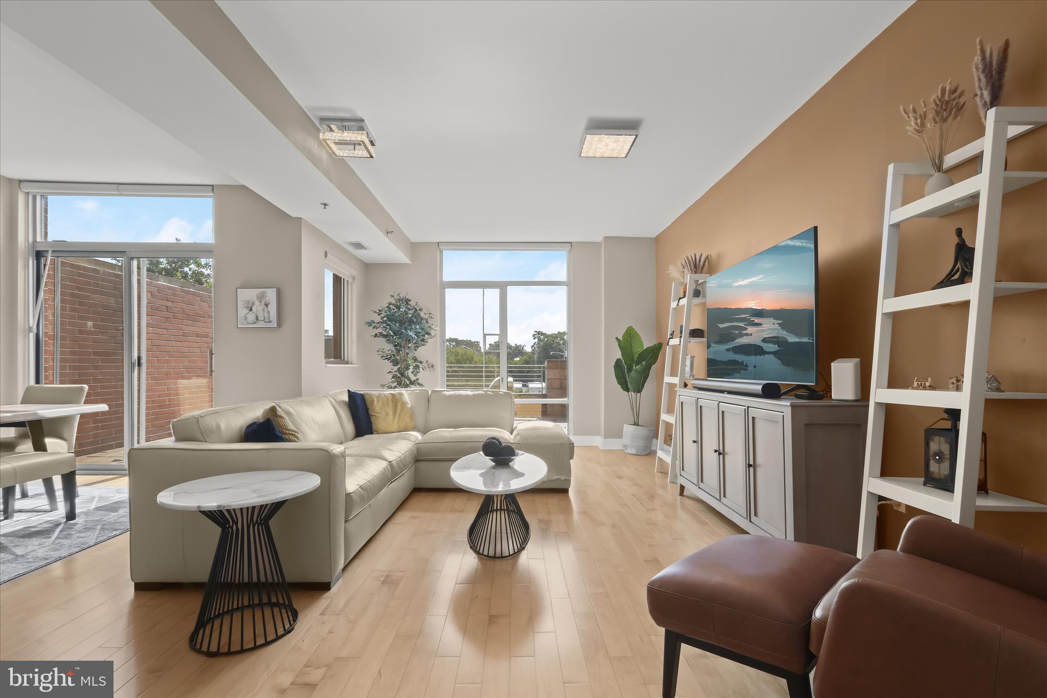 HARBOR EAST - Residential