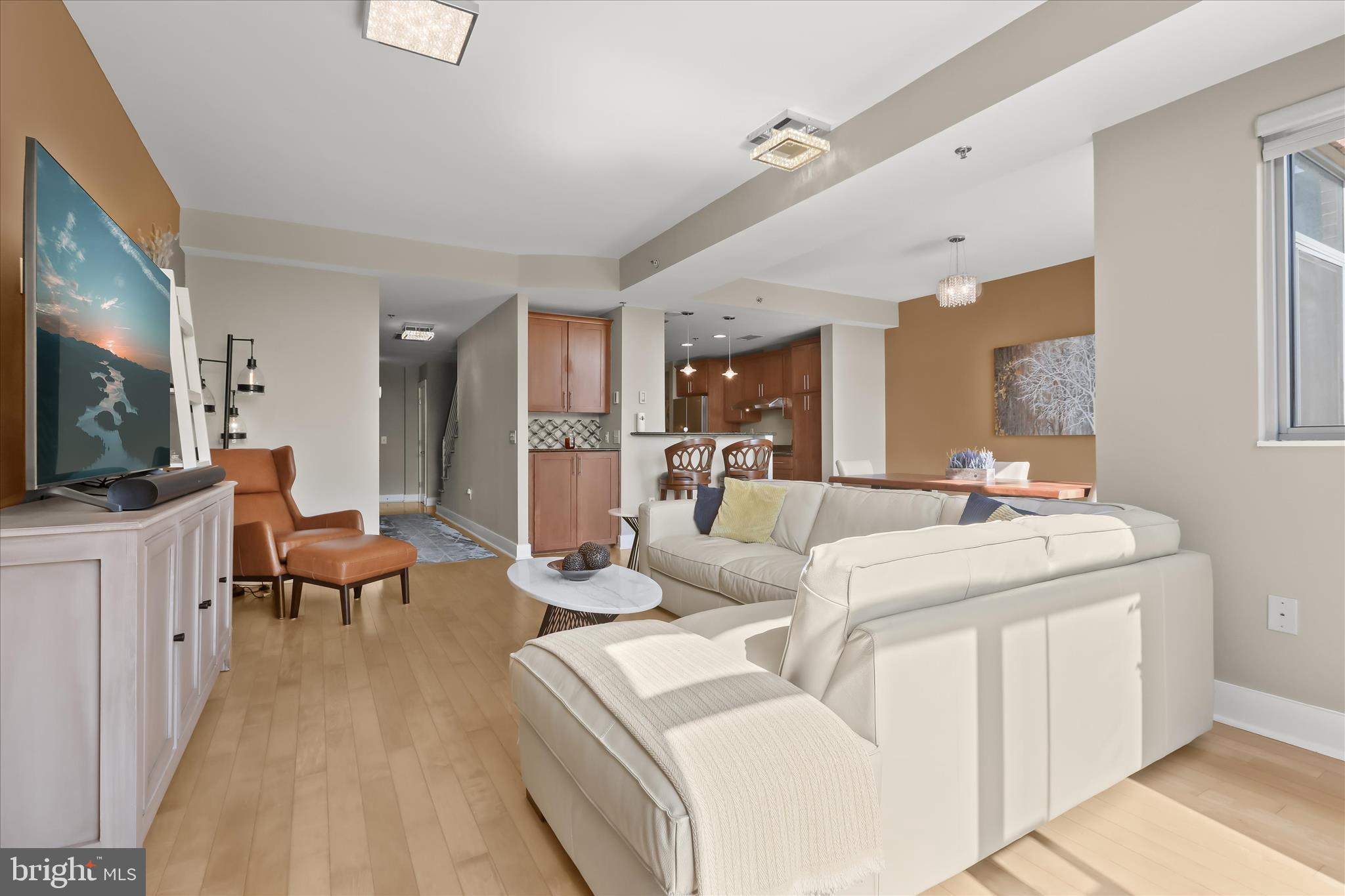 HARBOR EAST - Residential