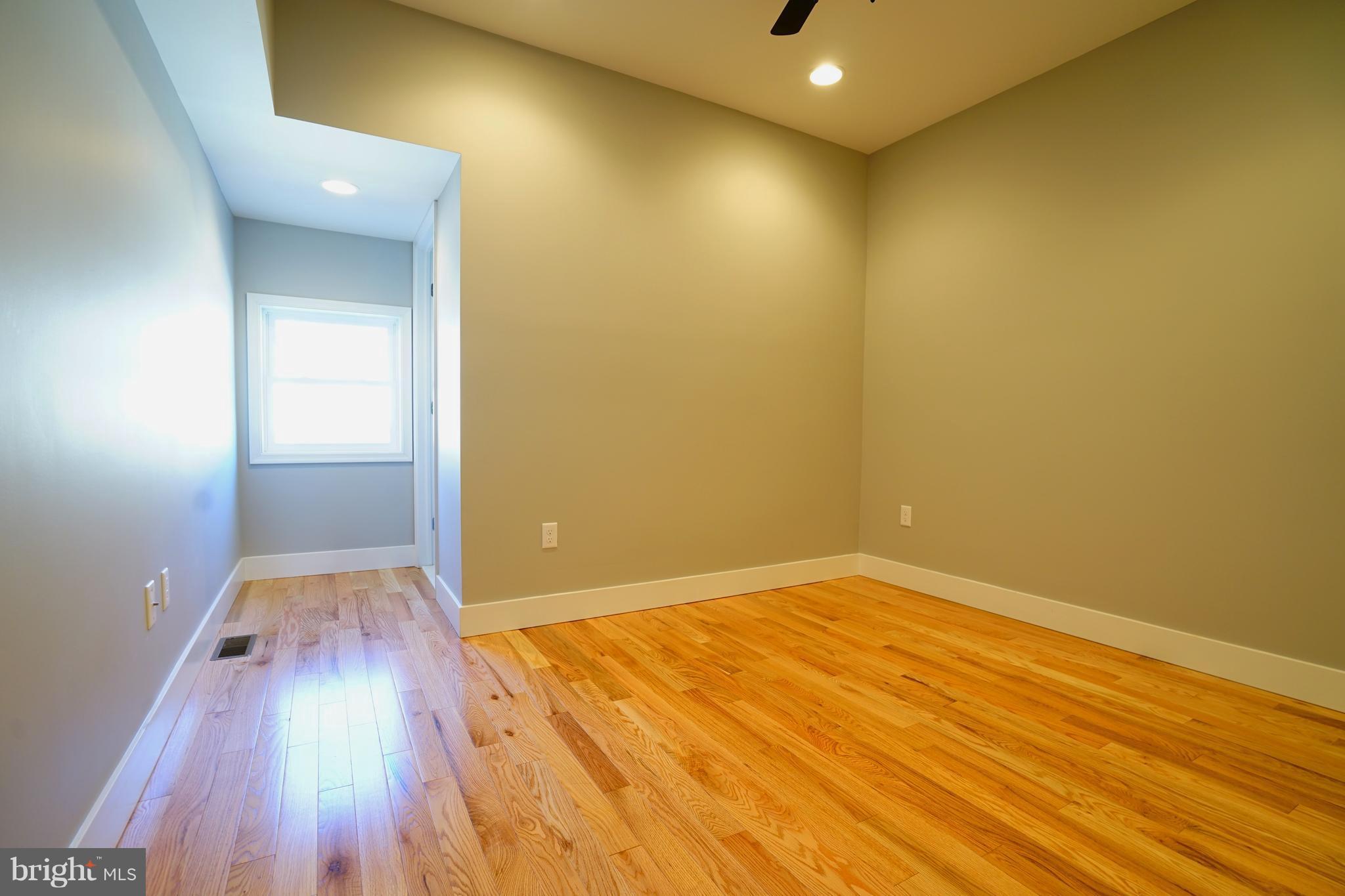 RIVERSIDE - Residential Lease