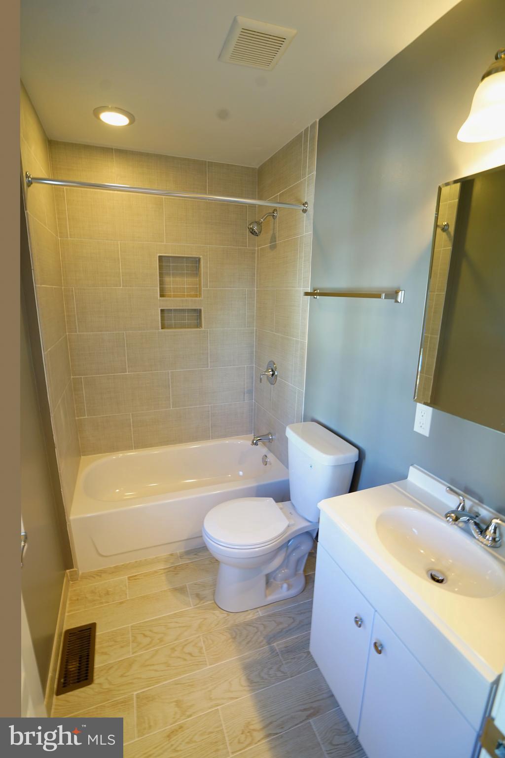 RIVERSIDE - Residential Lease