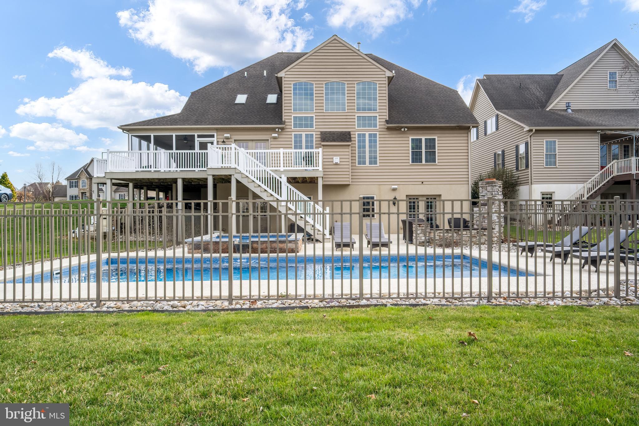 SUNSET RIDGE - Residential