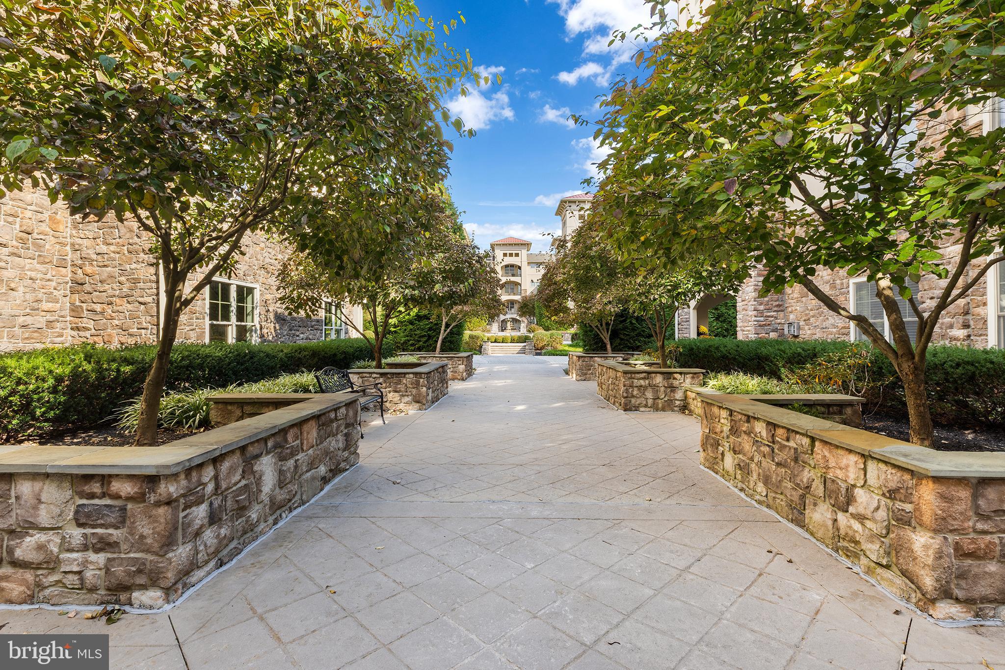 TERRAZZA NEWTOWN SQR - Residential