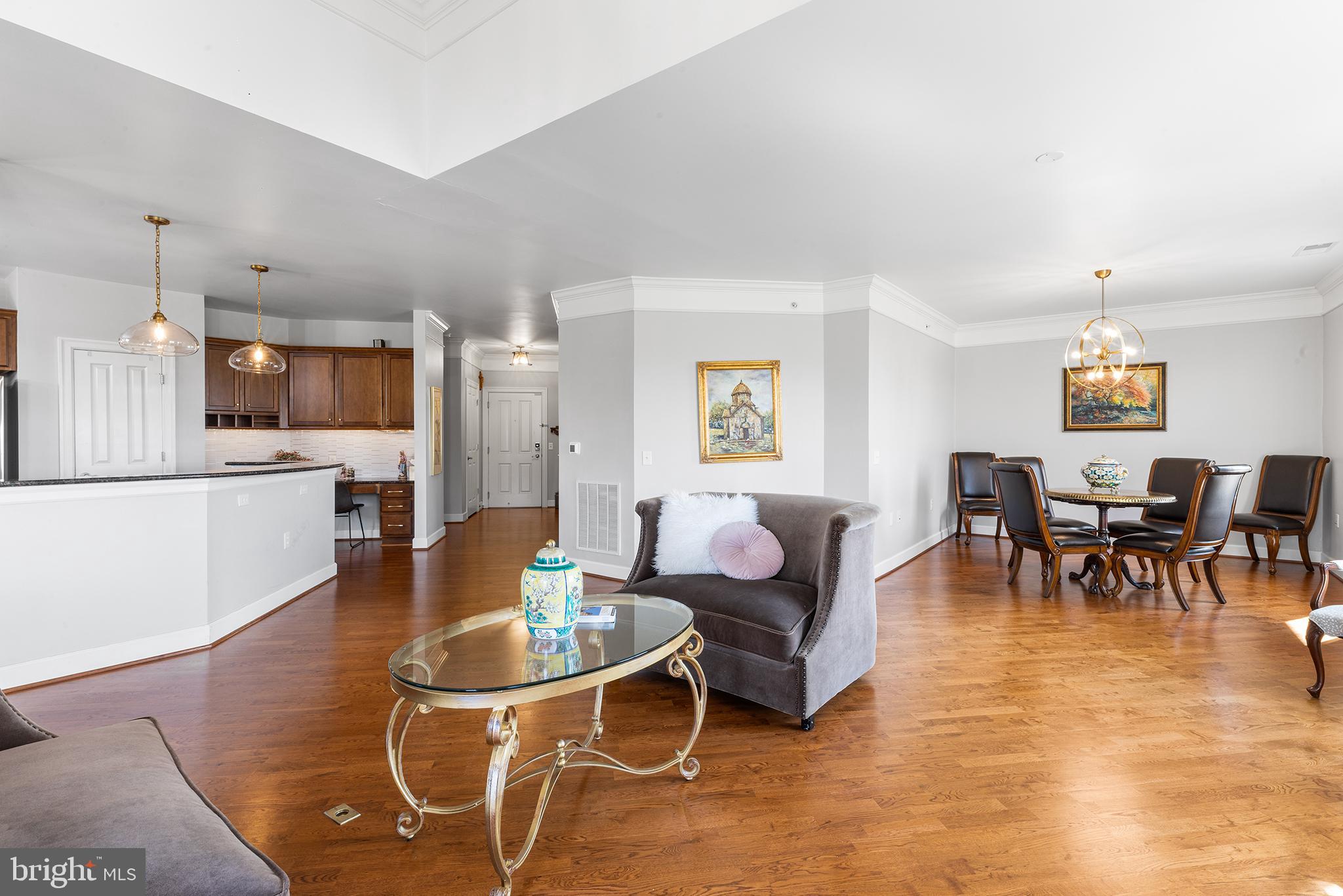 TERRAZZA NEWTOWN SQR - Residential