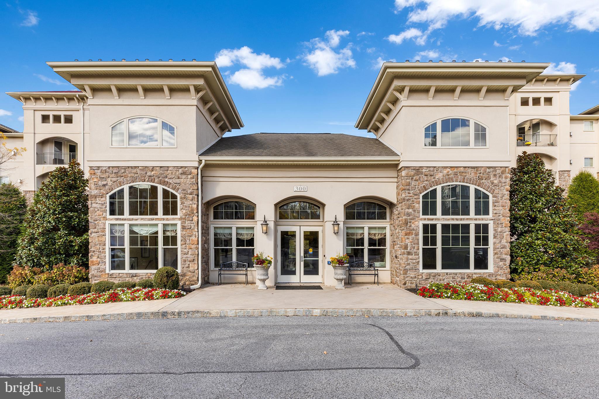 TERRAZZA NEWTOWN SQR - Residential